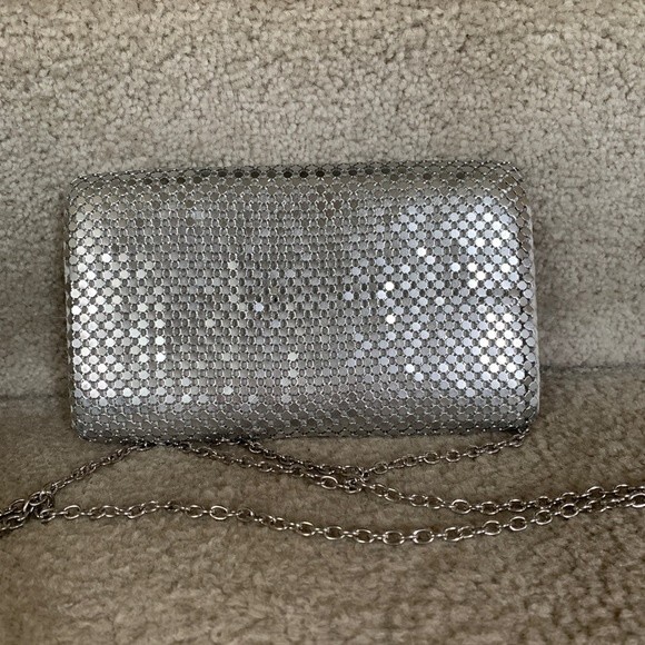 Jessica McClintock Silver Mesh Clutch or Shoulder Bag with Chainlink Strap - Picture 3 of 10